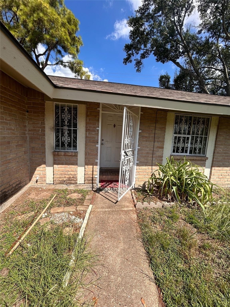 11114 W Bellfort Street - Photo 2