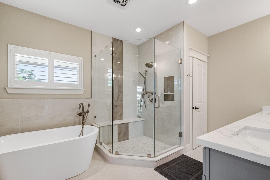 1102 W 15th Street - Photo 29