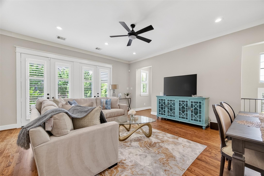 1102 W 15th Street - Photo 11