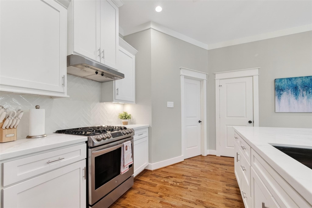 1102 W 15th Street - Photo 20