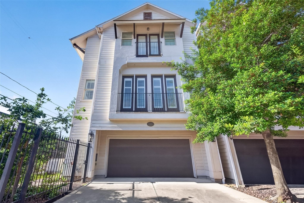 1102 W 15th Street - Photo 0