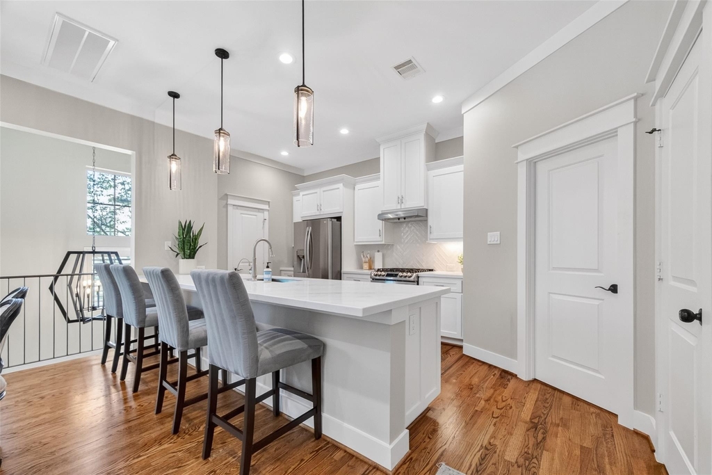 1102 W 15th Street - Photo 16