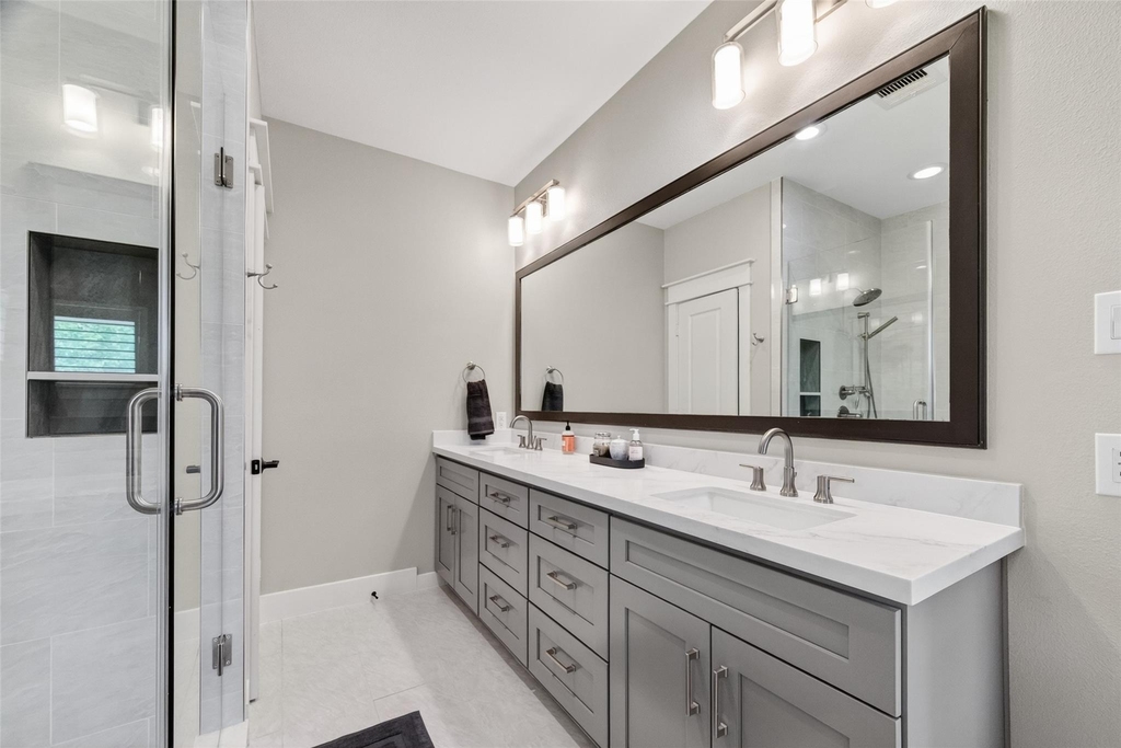 1102 W 15th Street - Photo 30