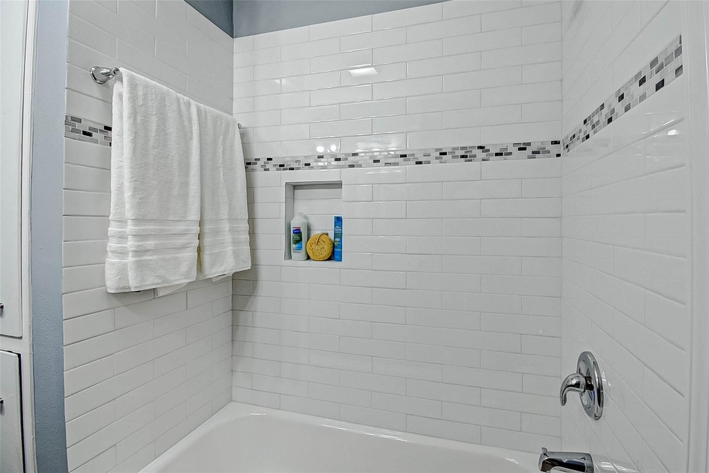 215 Acacia Street - Photo 14