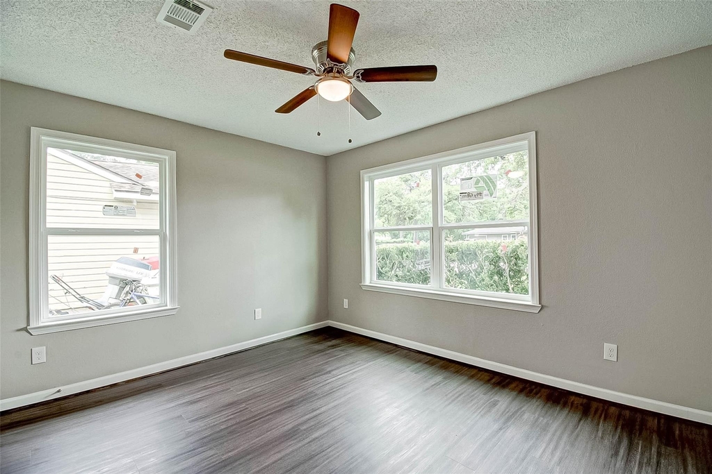 215 Acacia Street - Photo 15
