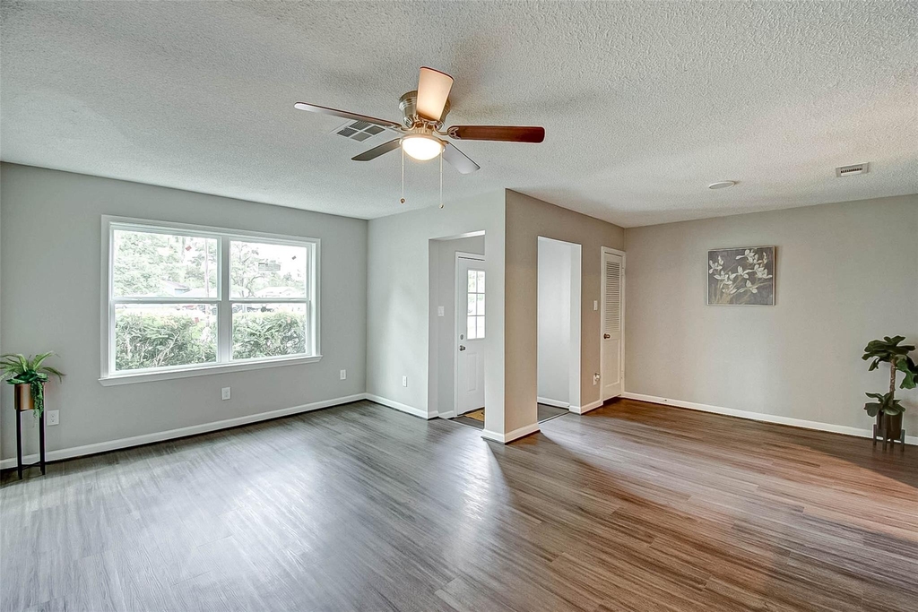 215 Acacia Street - Photo 3