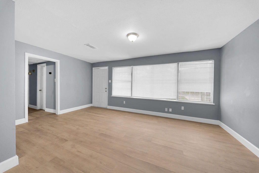 5831 Lyndhurst Street - Photo 7