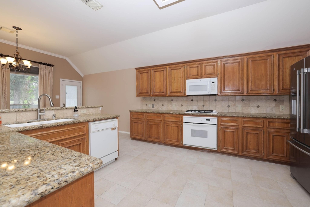 7603 Tumbling Road - Photo 14