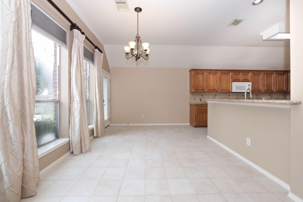 7603 Tumbling Road - Photo 10