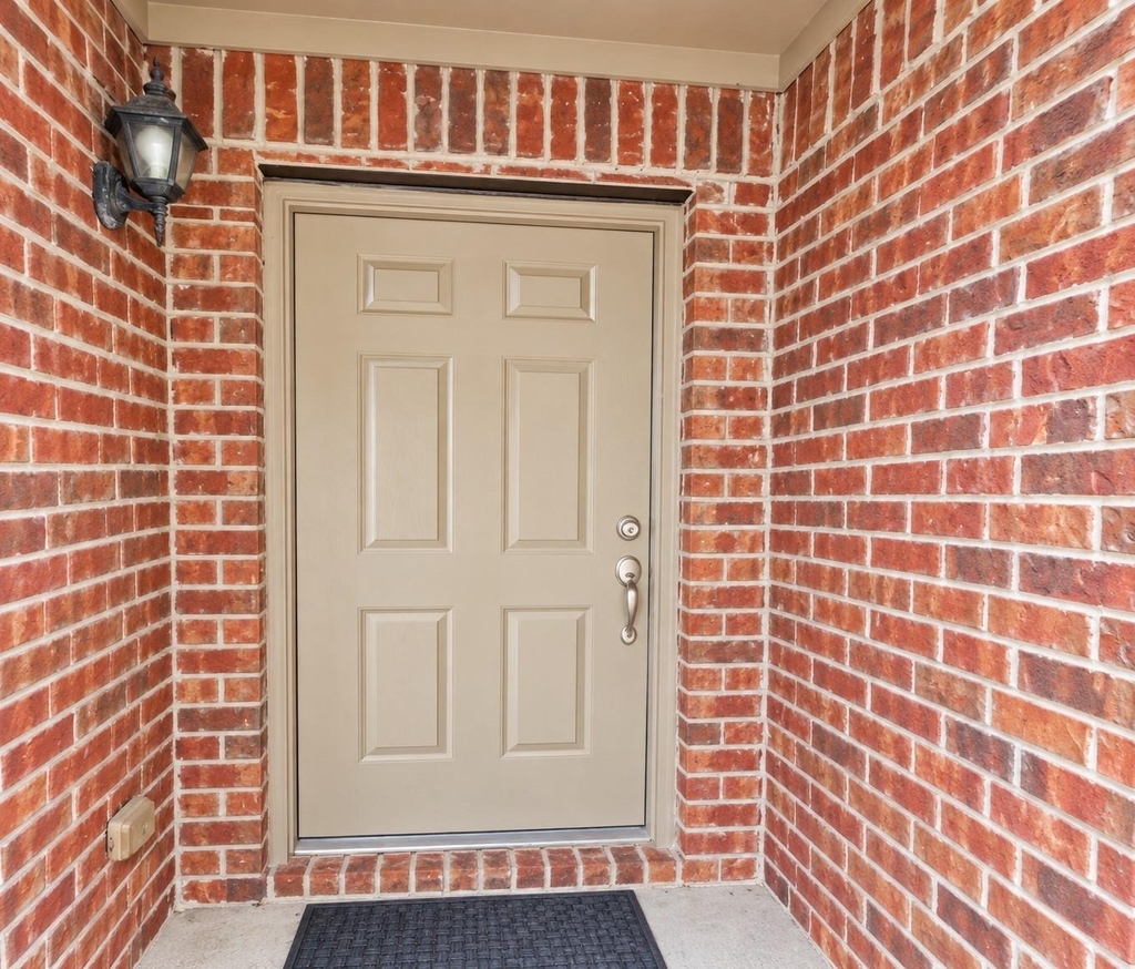 1107 Honeysuckle Vine Drive - Photo 2
