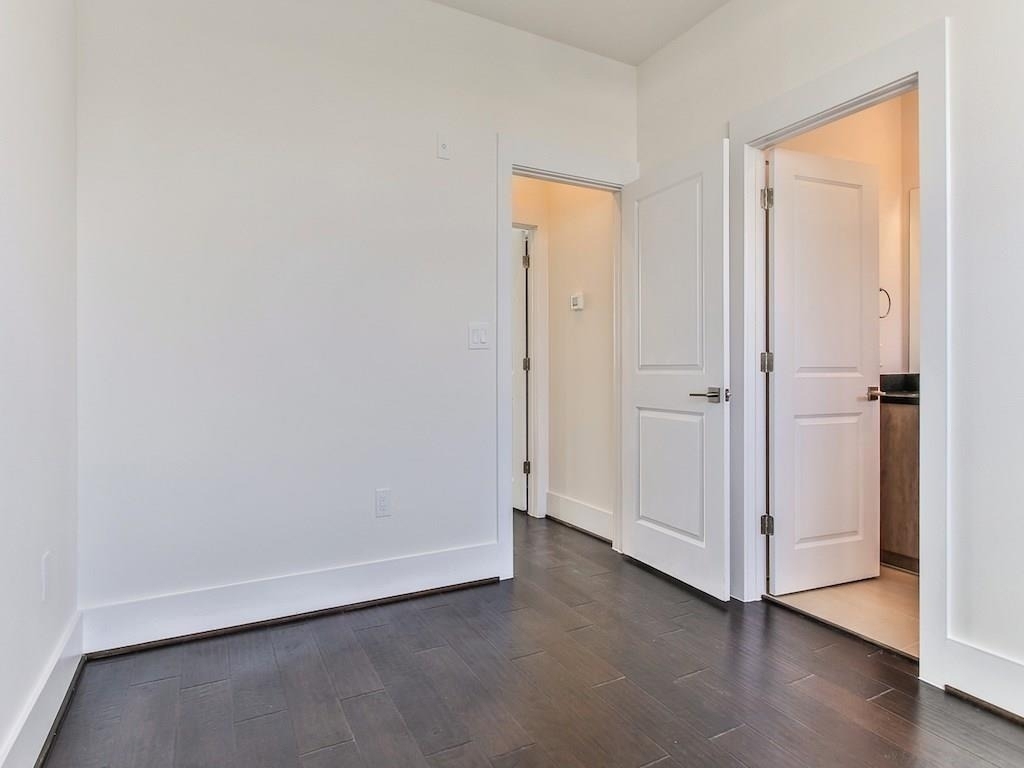 2401 Crawford Street - Photo 11