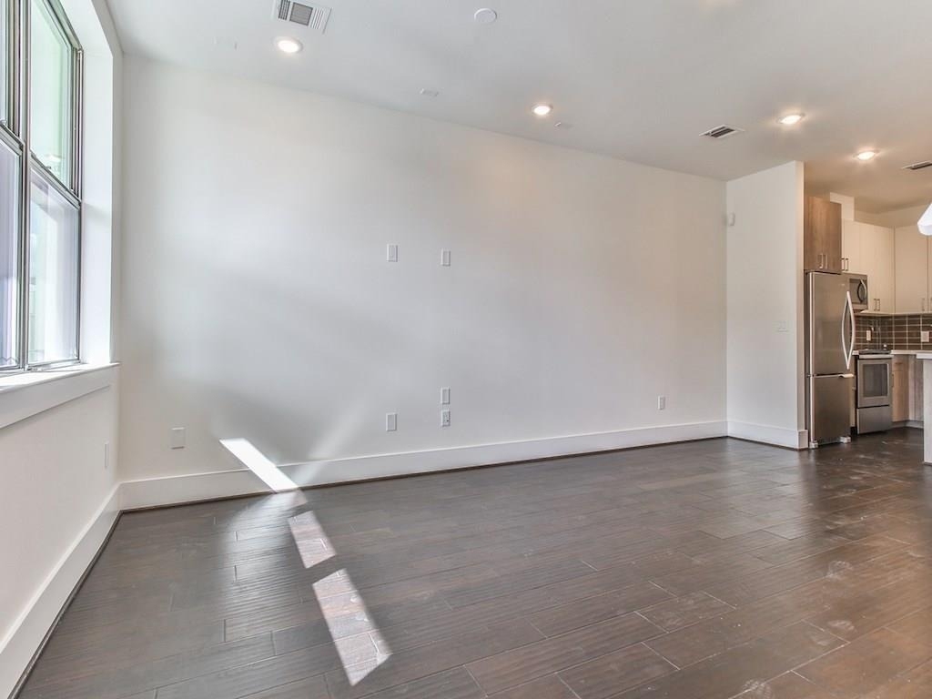 2401 Crawford Street - Photo 6