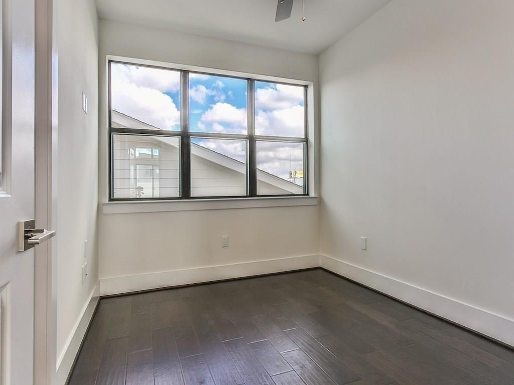 2401 Crawford Street - Photo 10