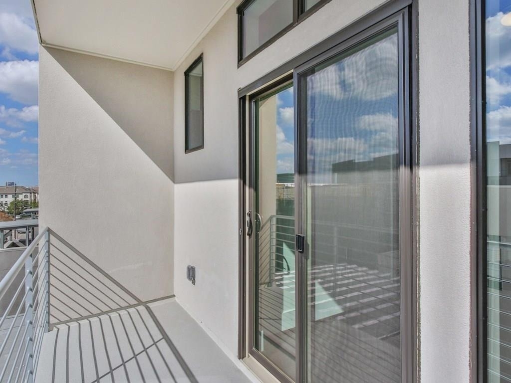2401 Crawford Street - Photo 9