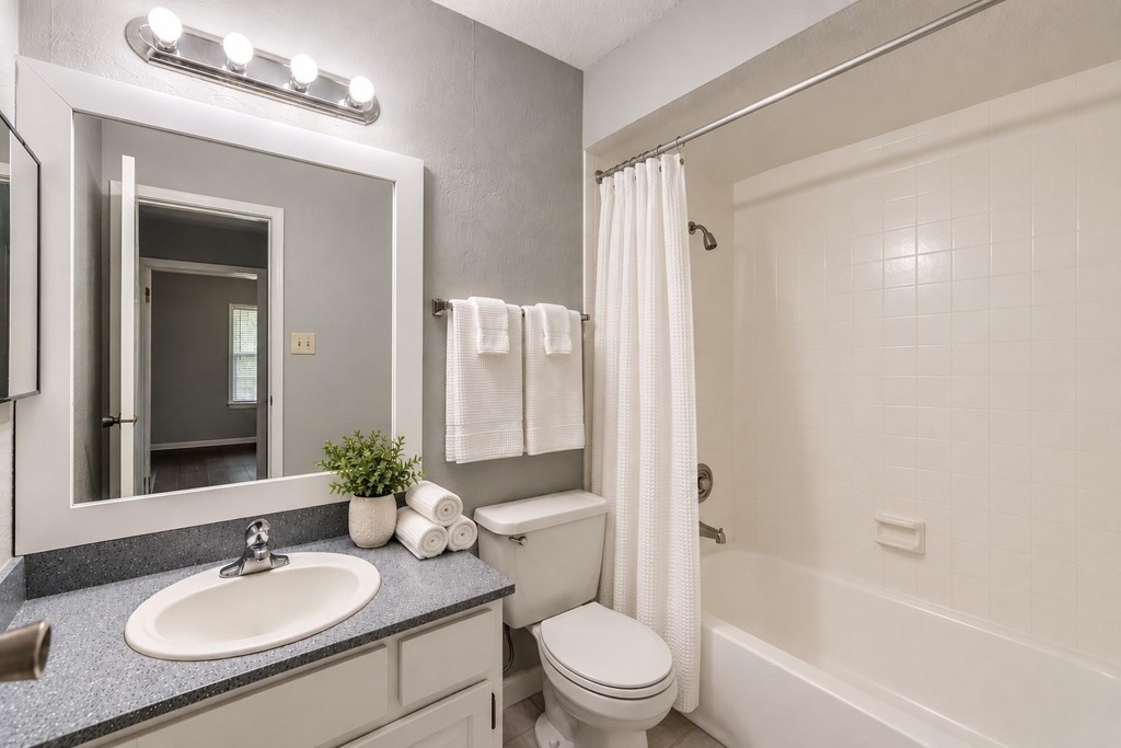 720 Memorial Mews - Photo 10