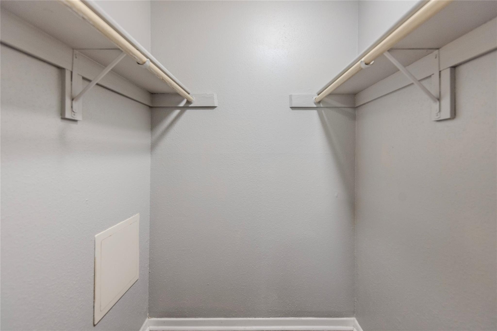 720 Memorial Mews - Photo 11