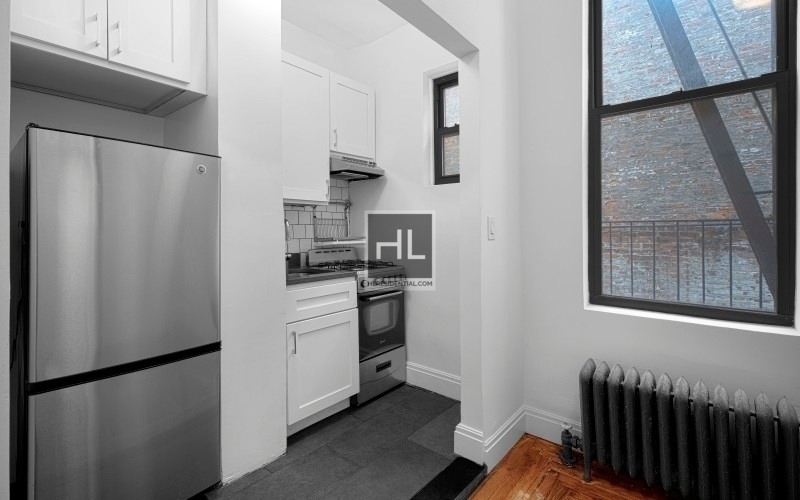 West 13th Street - Photo 2