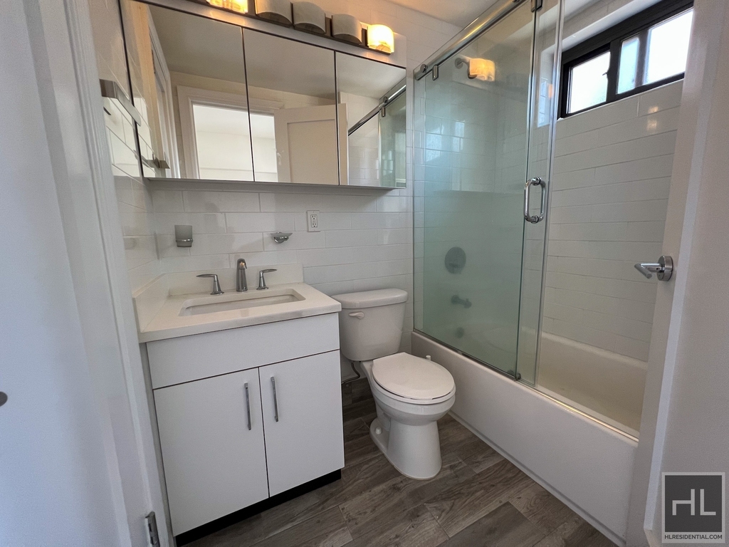East 89th Street - Photo 8