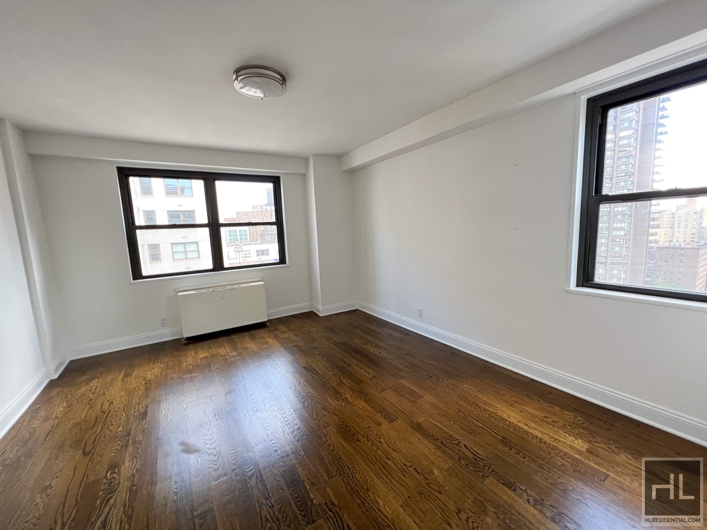 East 89th Street - Photo 6