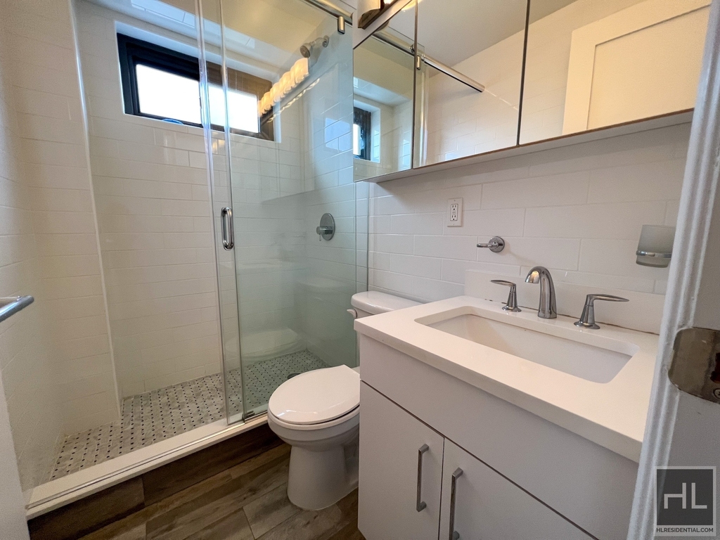 East 89th Street - Photo 5