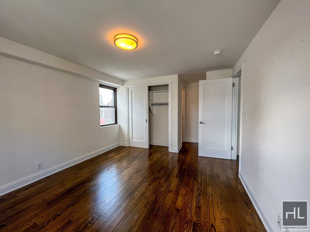 East 89th Street - Photo 4