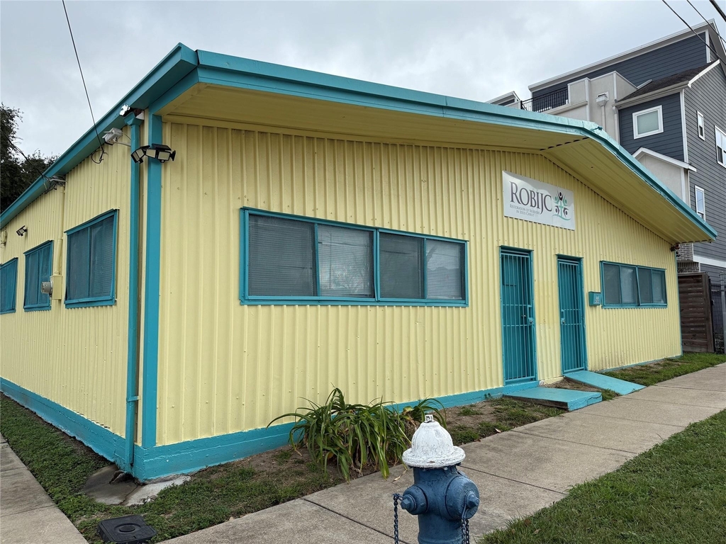 2501 Mcgowen Street - Photo 0