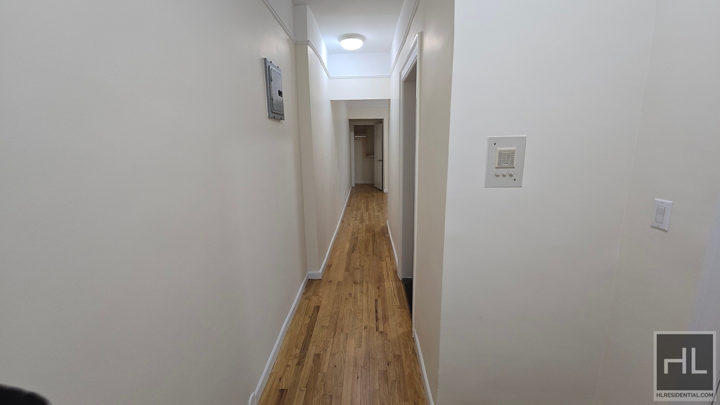 West 13 Street - Photo 3