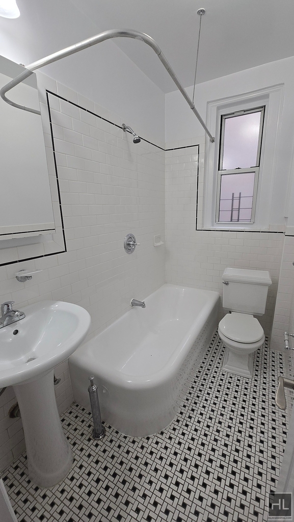 West 13 Street - Photo 2