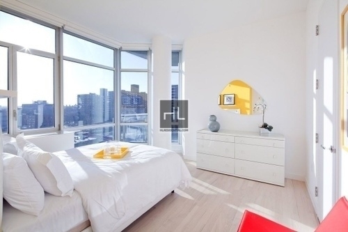 Washington Avenue - Photo 1
