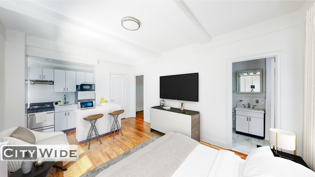140 East 46th Street - Photo 1