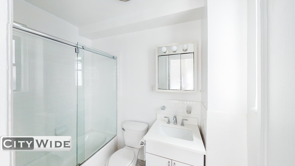 140 East 46th Street - Photo 3