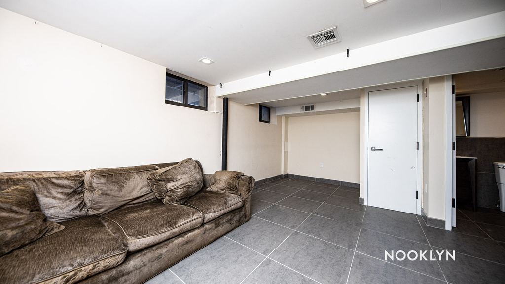 219 Pulaski St - Photo 3