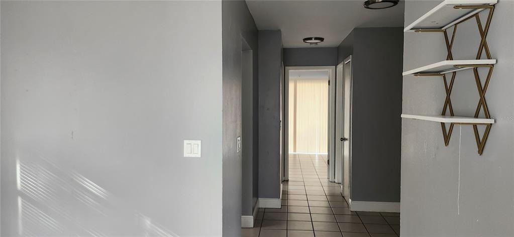1422 E Seneca Avenue - Photo 2