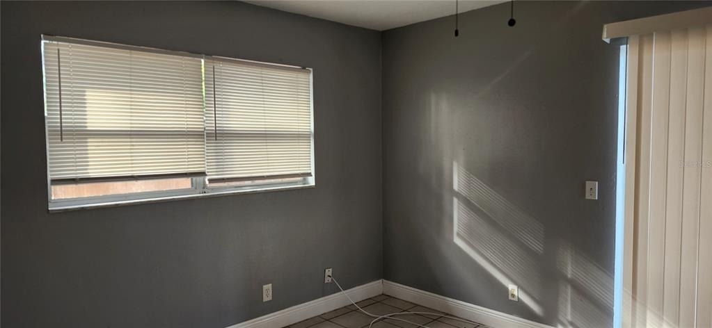 1422 E Seneca Avenue - Photo 10