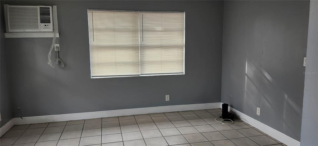 1422 E Seneca Avenue - Photo 1