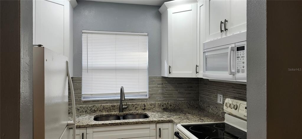 1422 E Seneca Avenue - Photo 5