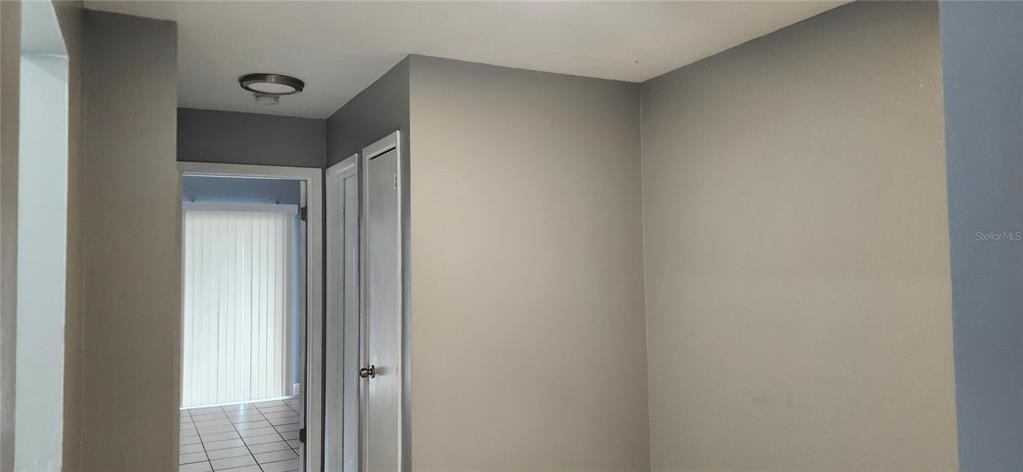 1422 E Seneca Avenue - Photo 3