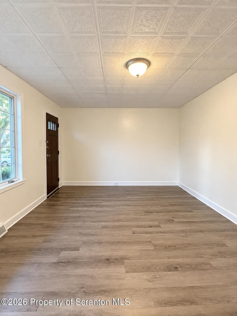307 N Everett Avenue - Photo 7