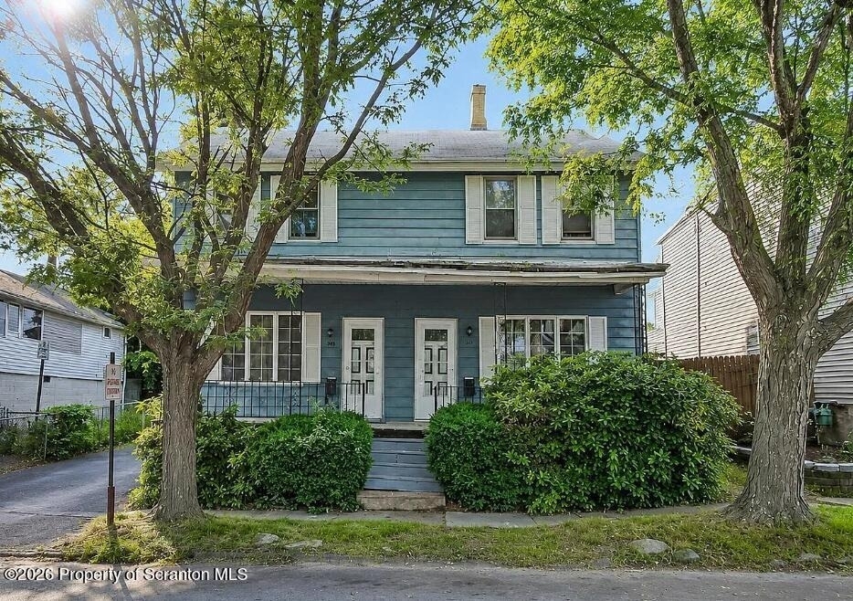307 N Everett Avenue - Photo 0