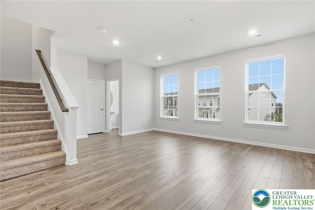 1076 Meadowlark Drive - Photo 4