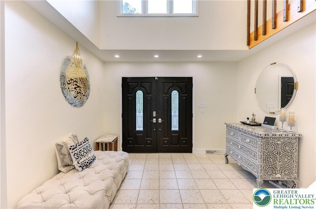 2210 Greenwood Road - Photo 2