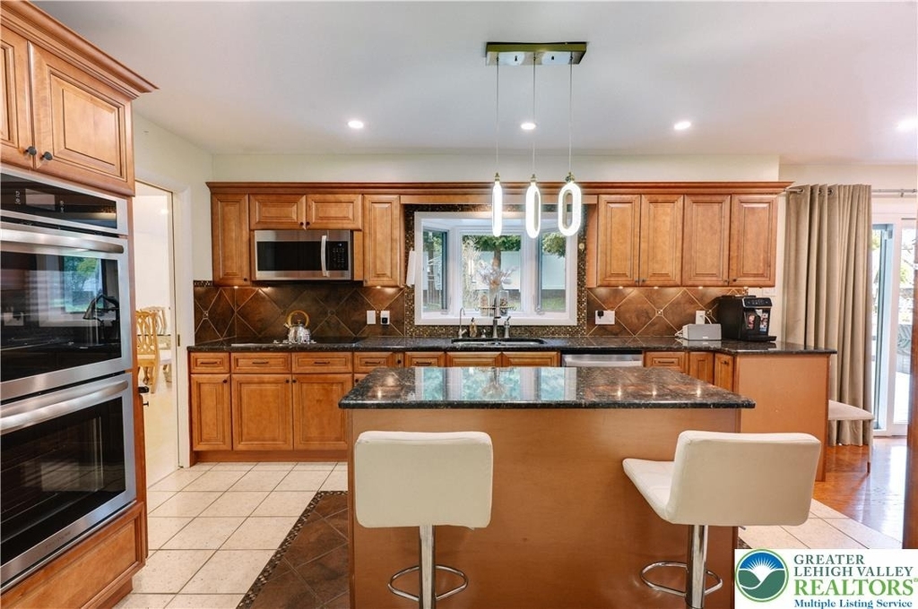2210 Greenwood Road - Photo 6