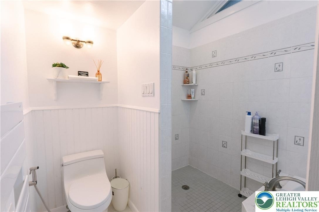 2210 Greenwood Road - Photo 32