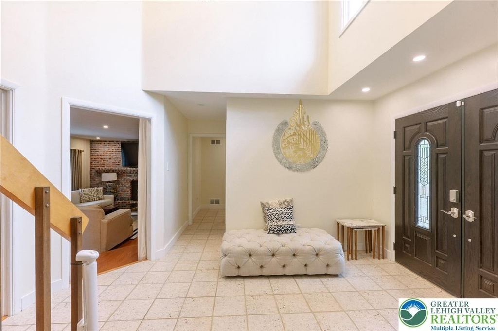 2210 Greenwood Road - Photo 3