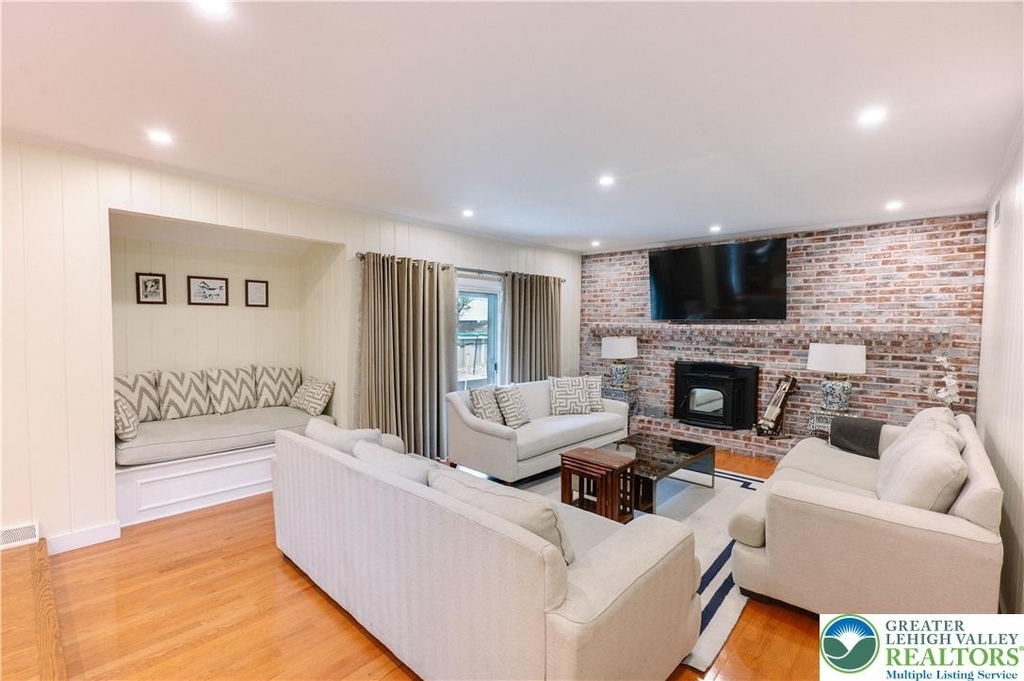 2210 Greenwood Road - Photo 11