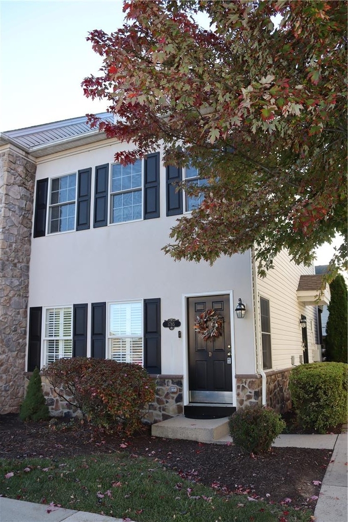 1785 Chateau Place - Photo 0