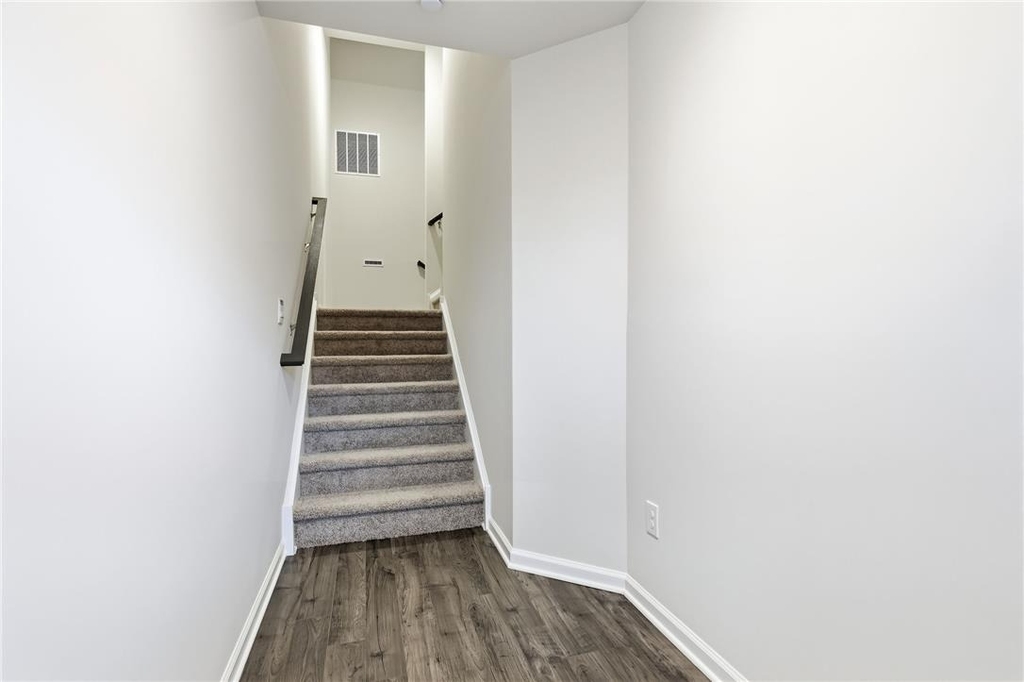 1078 Meadowlark Drive - Photo 2