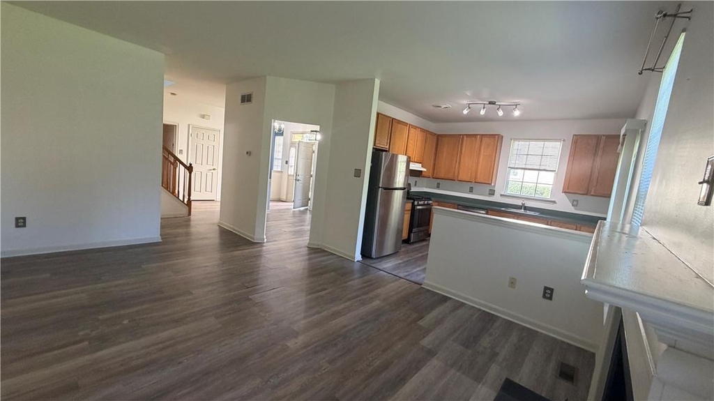 8100 Cross Creek Circle W - Photo 10