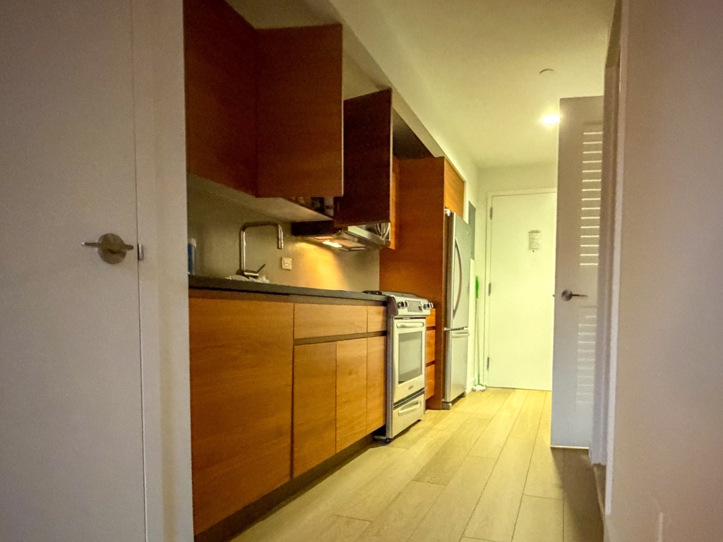 550 West 45th Street - Photo 6