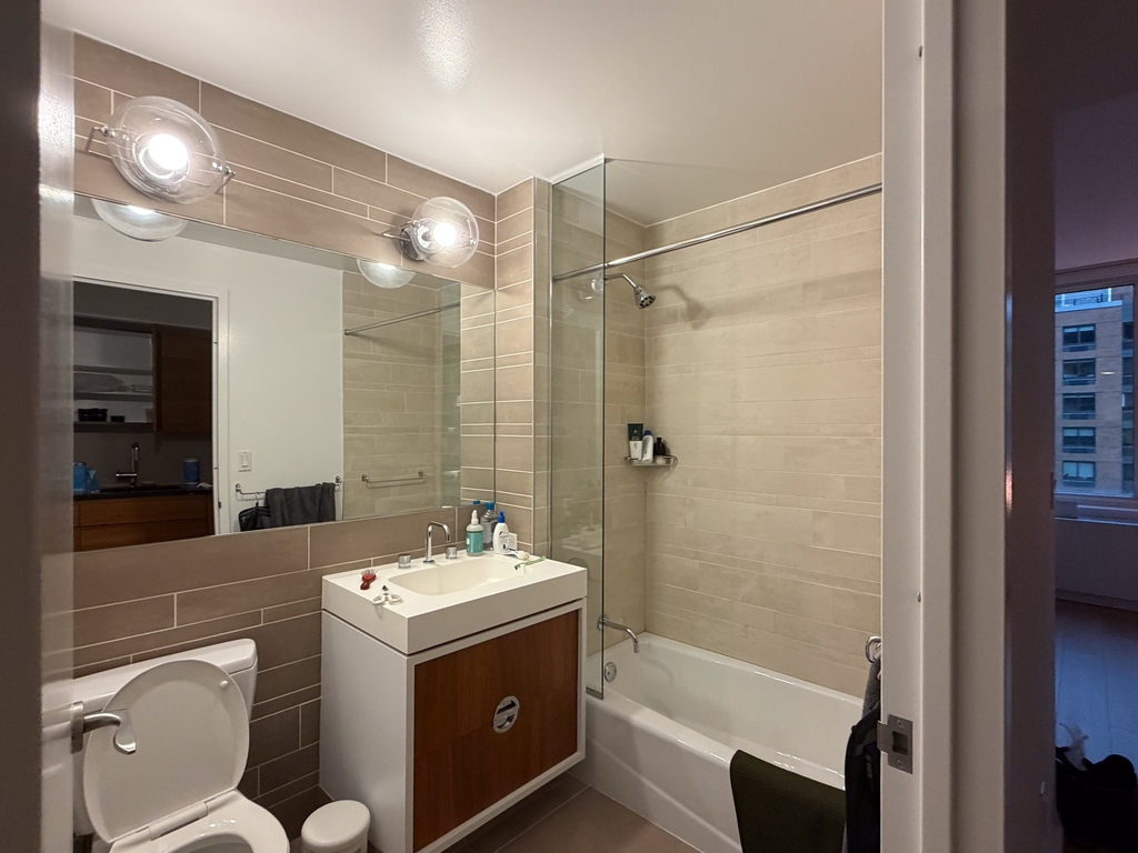 550 West 45th Street - Photo 5